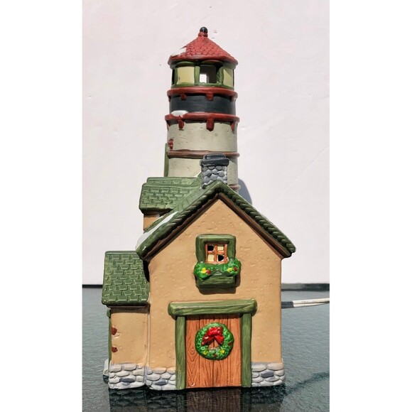 DICKENS KEEPSAKE HERITAGE PORCELAIN LIGHTED HOUSE HAND PAINTED 9 IN X 6.5 IN - Picture 7 of 10